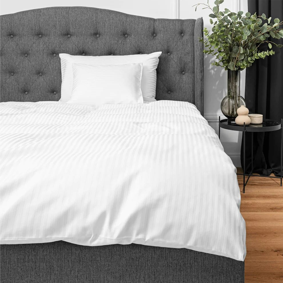 WHITE STRIPED DUVET COVERS